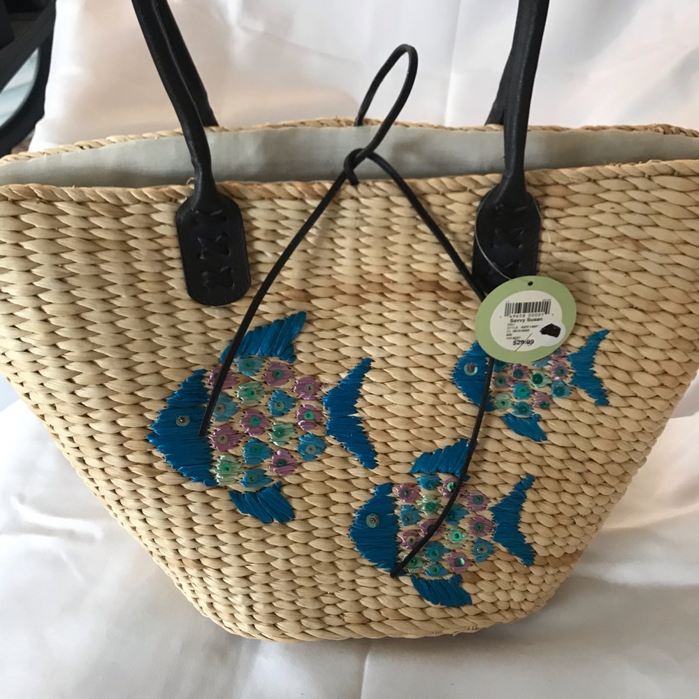 STRAW TOTE BAG GREAT FOR SUMMER